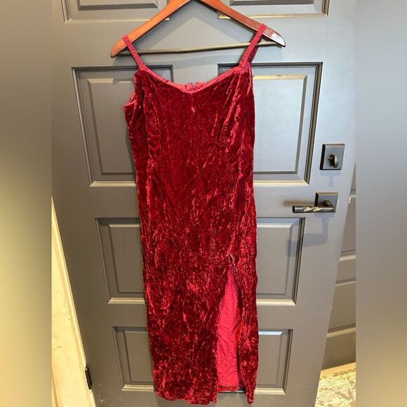 Vintage Red crushed velvet dress with shrug with rose detail - Picture 1 of 7